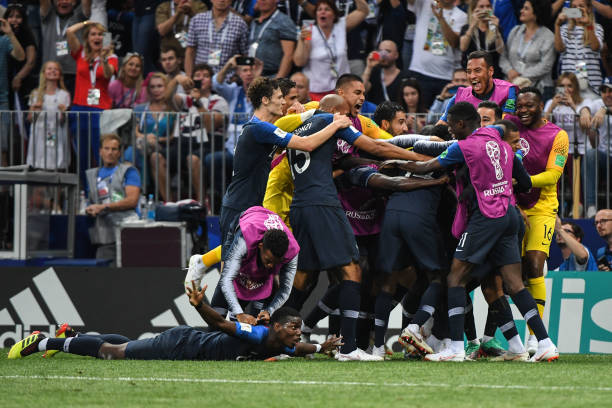 在比赛中依 在比赛中依